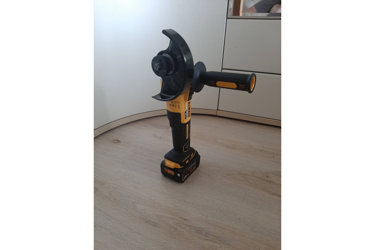 Угловая шлифмашина DeWalt DCG405NT