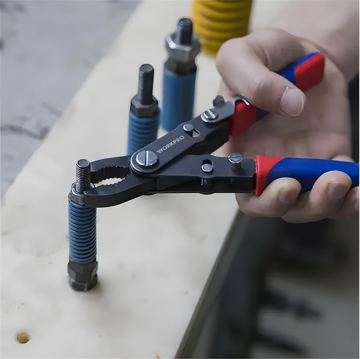 Плоскогубцы WorkPro WP231084