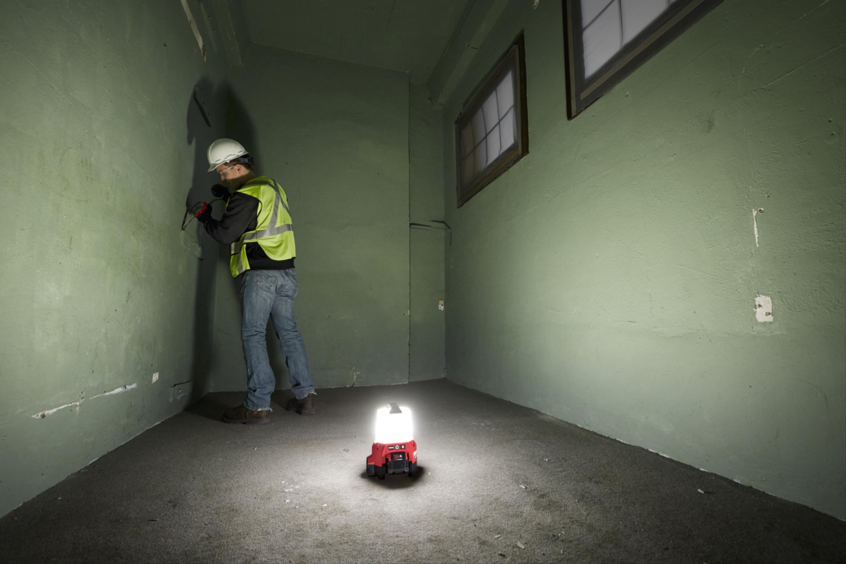 Фонарь Milwaukee M18 TAL-0 (4933464134)