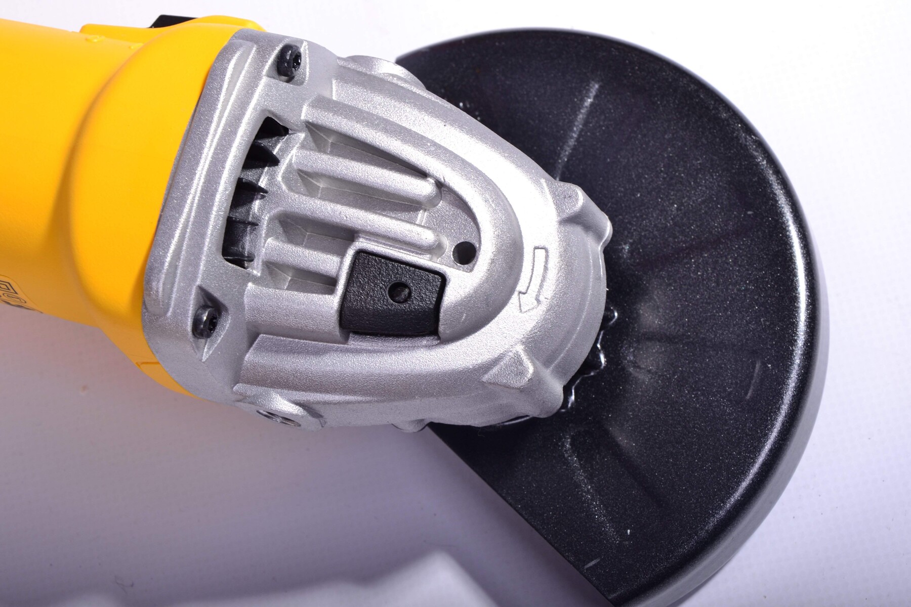 Угловая шлифмашина DeWalt DWE4237-QS