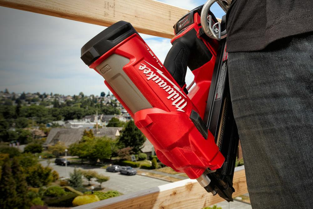 Аккумуляторный гвоздезабиватель Milwaukee M18 FFN-502C (4933471404)