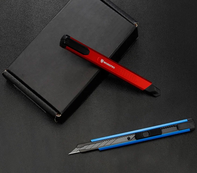 Нож строительный WorkPro WP212020 синий