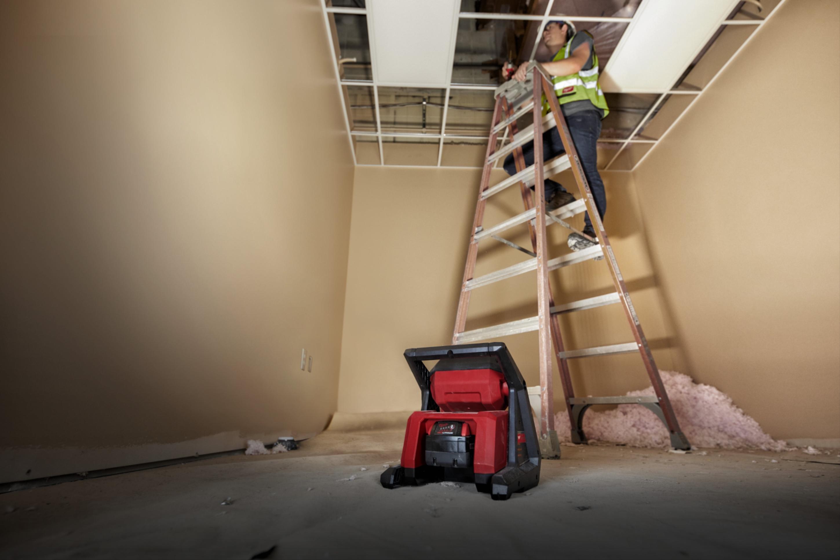 Прожектор Milwaukee M18 HOAL-0 (4933478118)