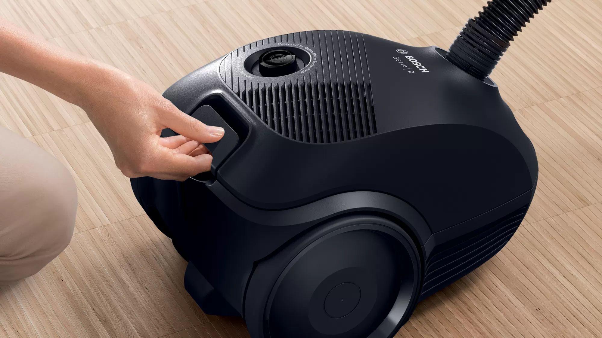 Пылесос Bosch BGBS2LB1 черный