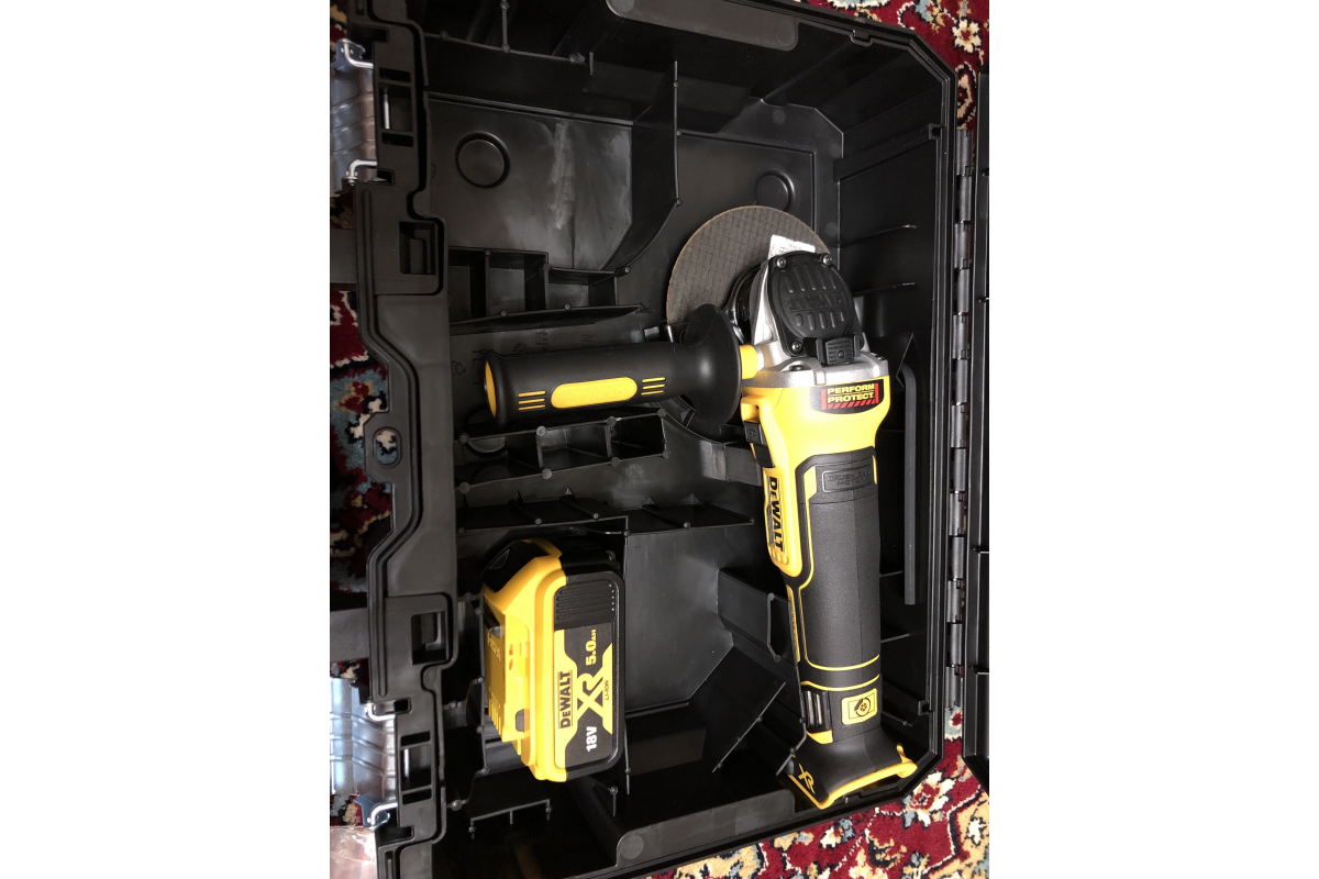 Угловая шлифмашина DeWalt DCG405NT