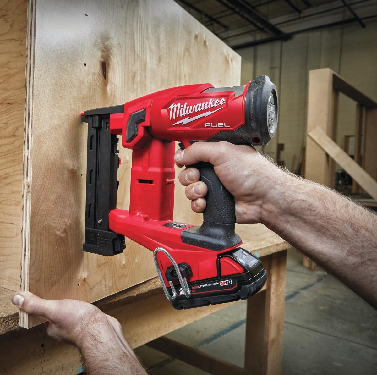 Аккумуляторный степлер Milwaukee Fuel M18 FNCS18GS-0X (4933471942)
