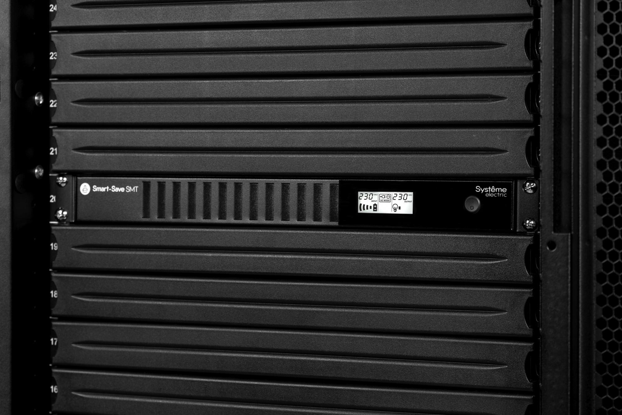 Источник бесперебойного питания Systeme Electric SMT 450Вт 750ВА черный (SMTSE750RMI1U)