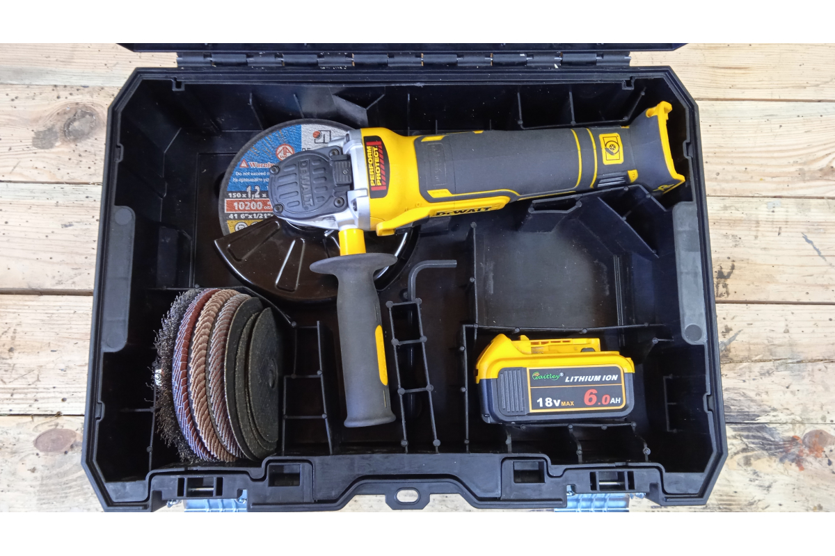 Угловая шлифмашина DeWalt DCG405NT