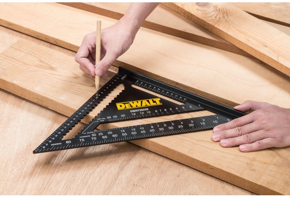 Угольник строительный DeWalt DWHT25228-0