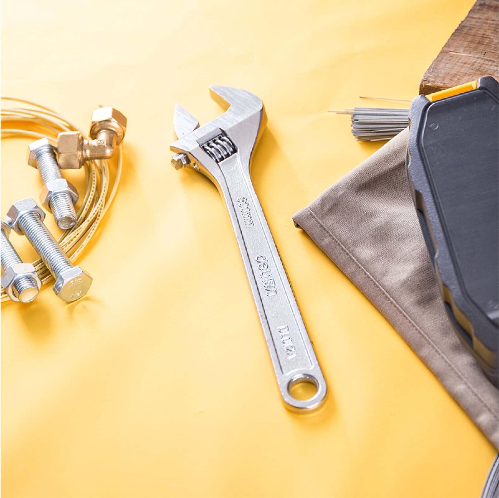 Ключ разводной Deli DL012A