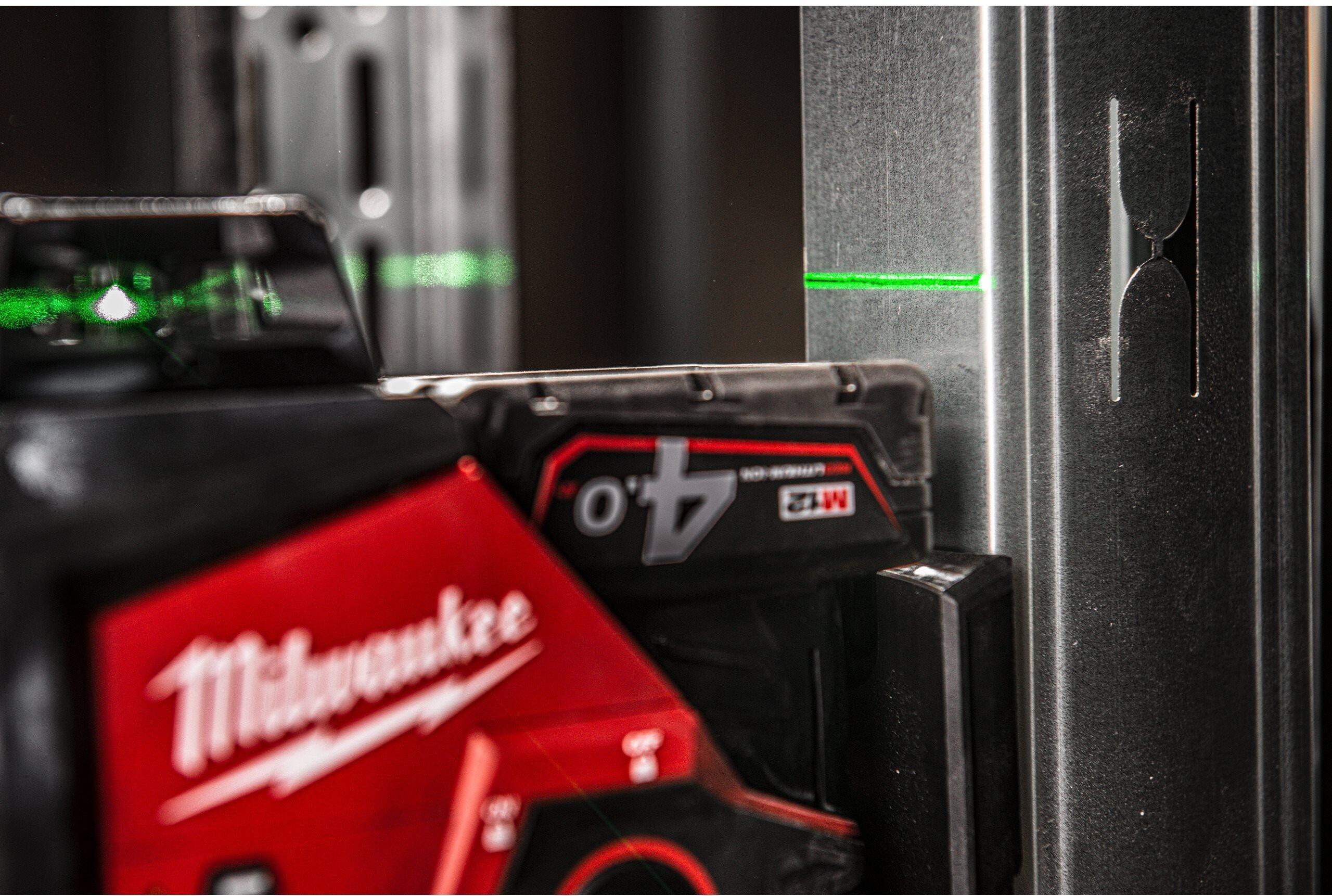 Лазерный нивелир Milwaukee M12 3PL-0C (4933478103)