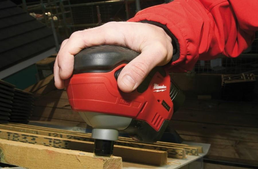 Аккумуляторный скобозабиватель Milwaukee C12 PN-0 (4933427182)