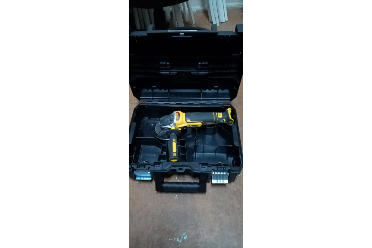 Угловая шлифмашина DeWalt DCG405NT