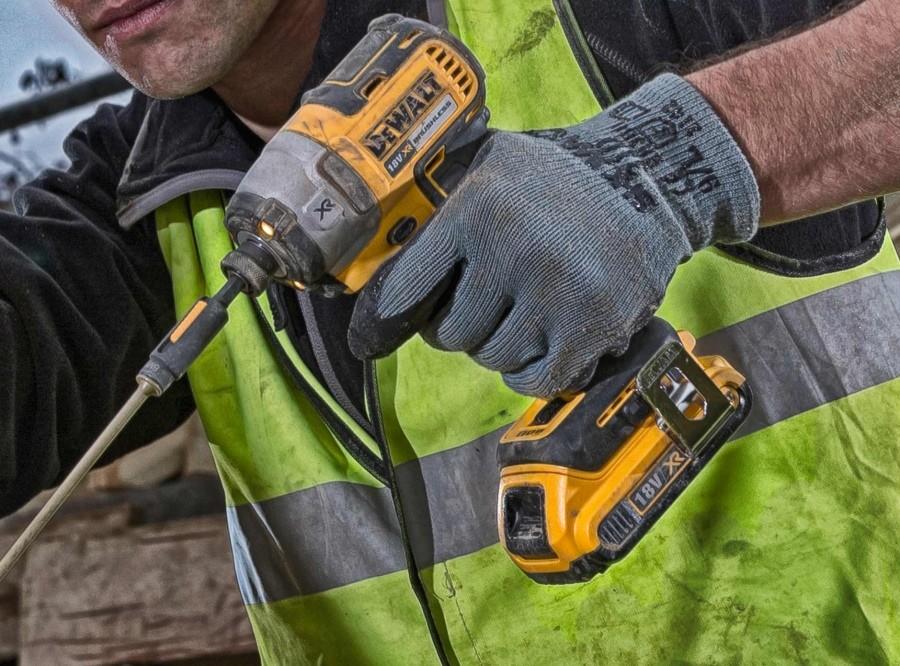 Шуруповерт DeWalt DCF887NT