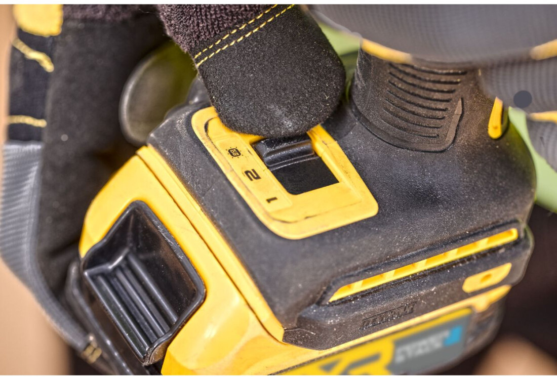 Винтоверт DeWalt DCF870N-XJ