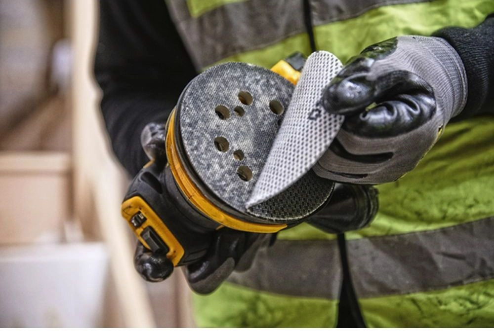 Эксцентриковая шлифмашина DeWalt DCW210N