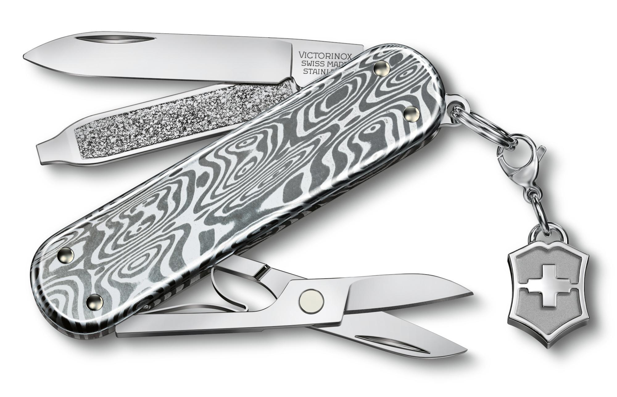 Туристический нож Victorinox Classic Brilliant Damast серебристый (0.6221.34)
