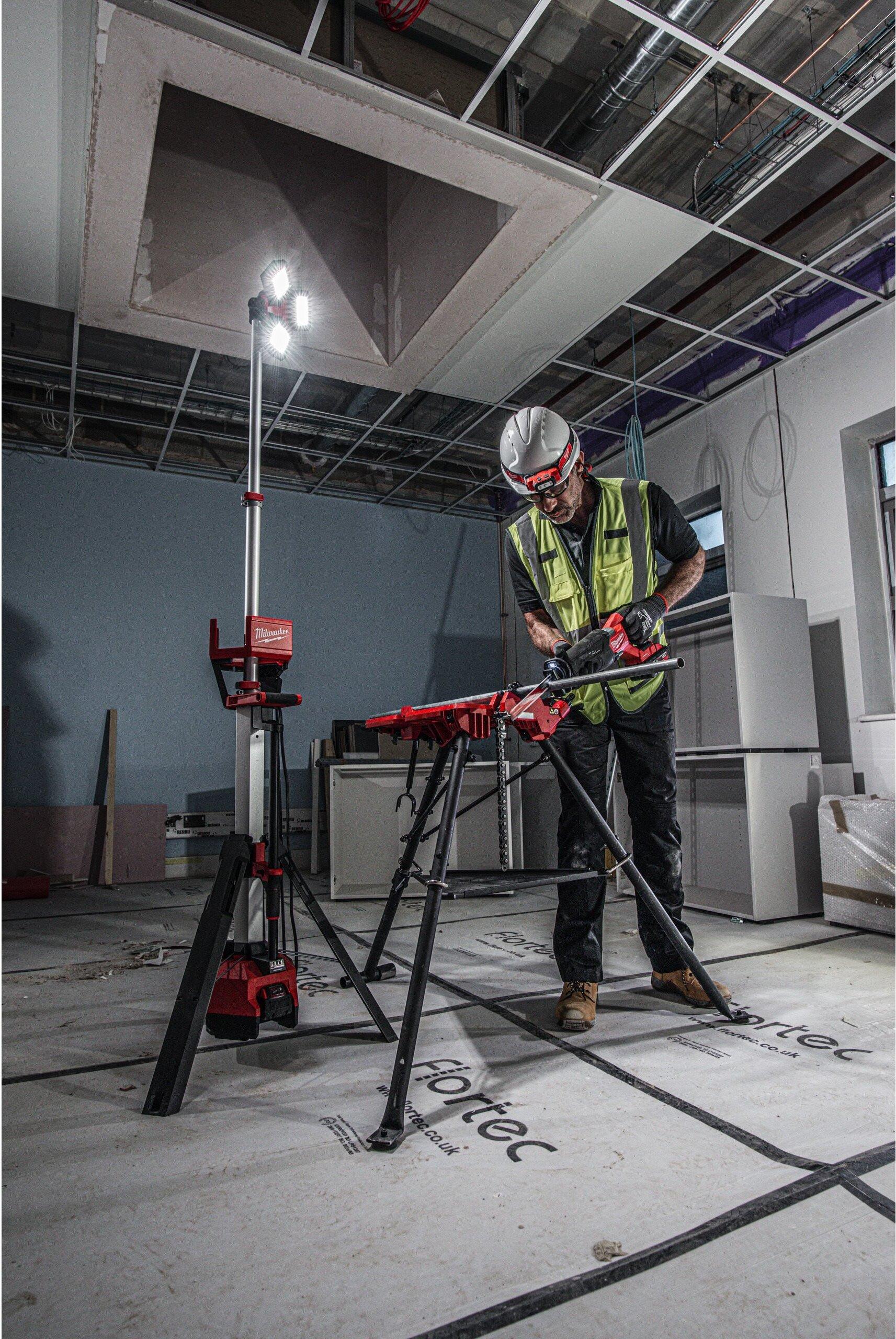 Мачта освещения Milwaukee M18 HOSALC-0 (4933478116)