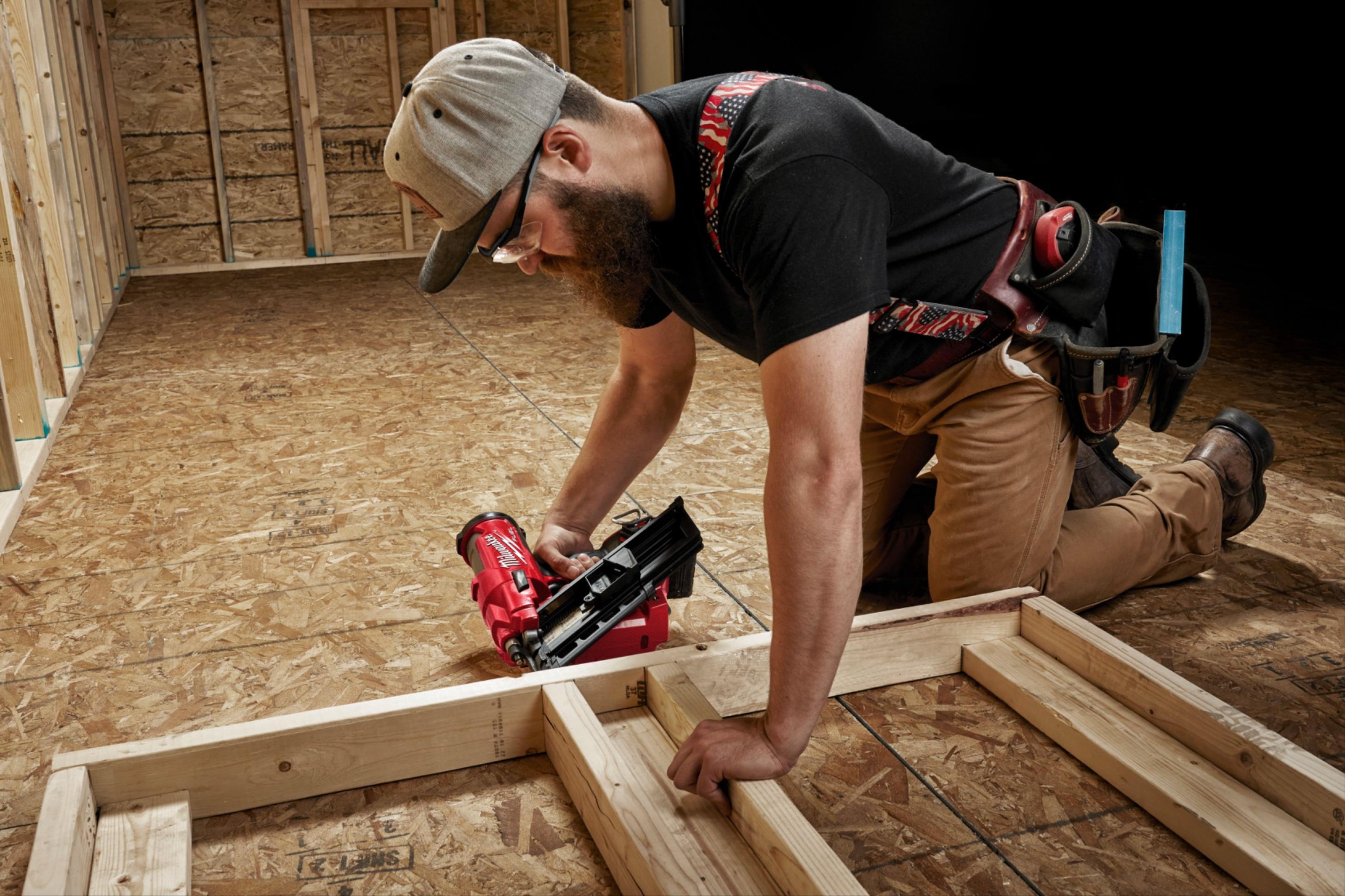 Аккумуляторный гвоздезабиватель Milwaukee M18 FFN-502C (4933471404)