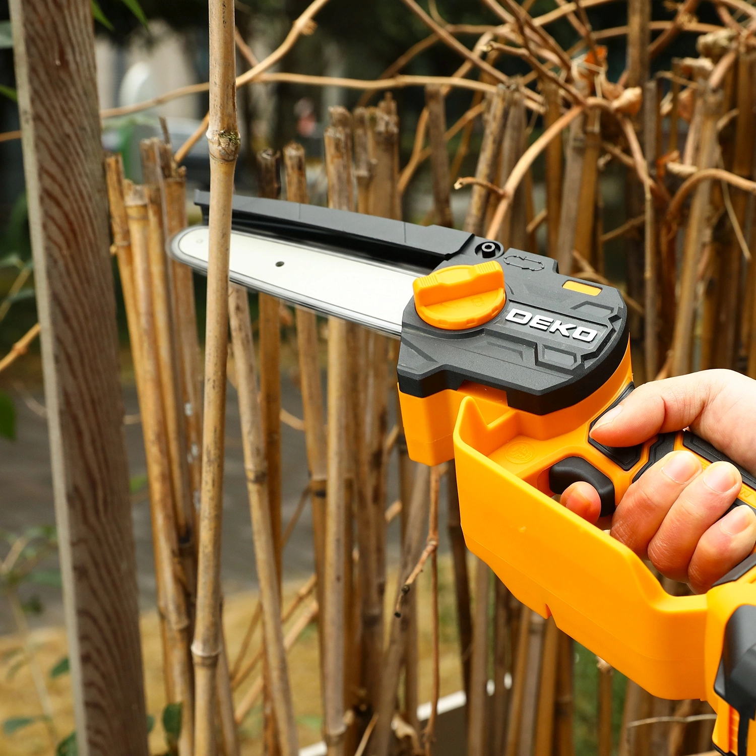 Электропила цепная Deko DKCHS 20-6 1АКБ и ЗУ (063-4307-1)