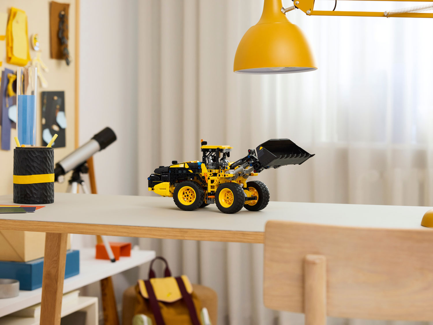 Конструктор Lego Technic Электрический колесный погрузчик Volvo L120 (42209)