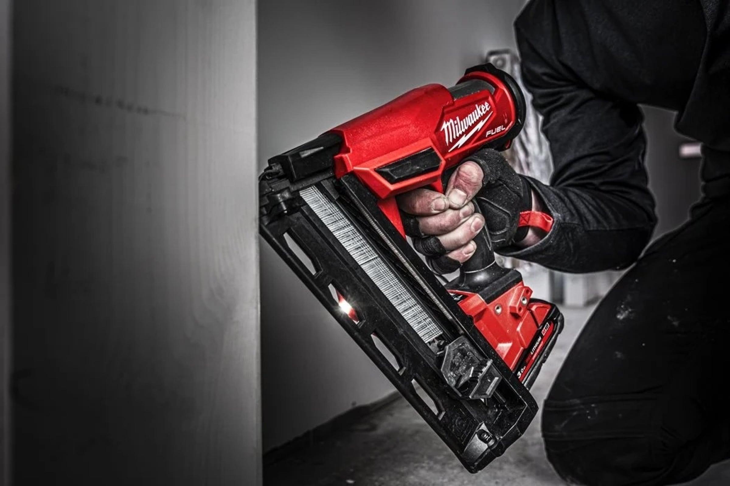 Аккумуляторный нейлер Milwaukee M18 FN16GA-0X (4933478094)