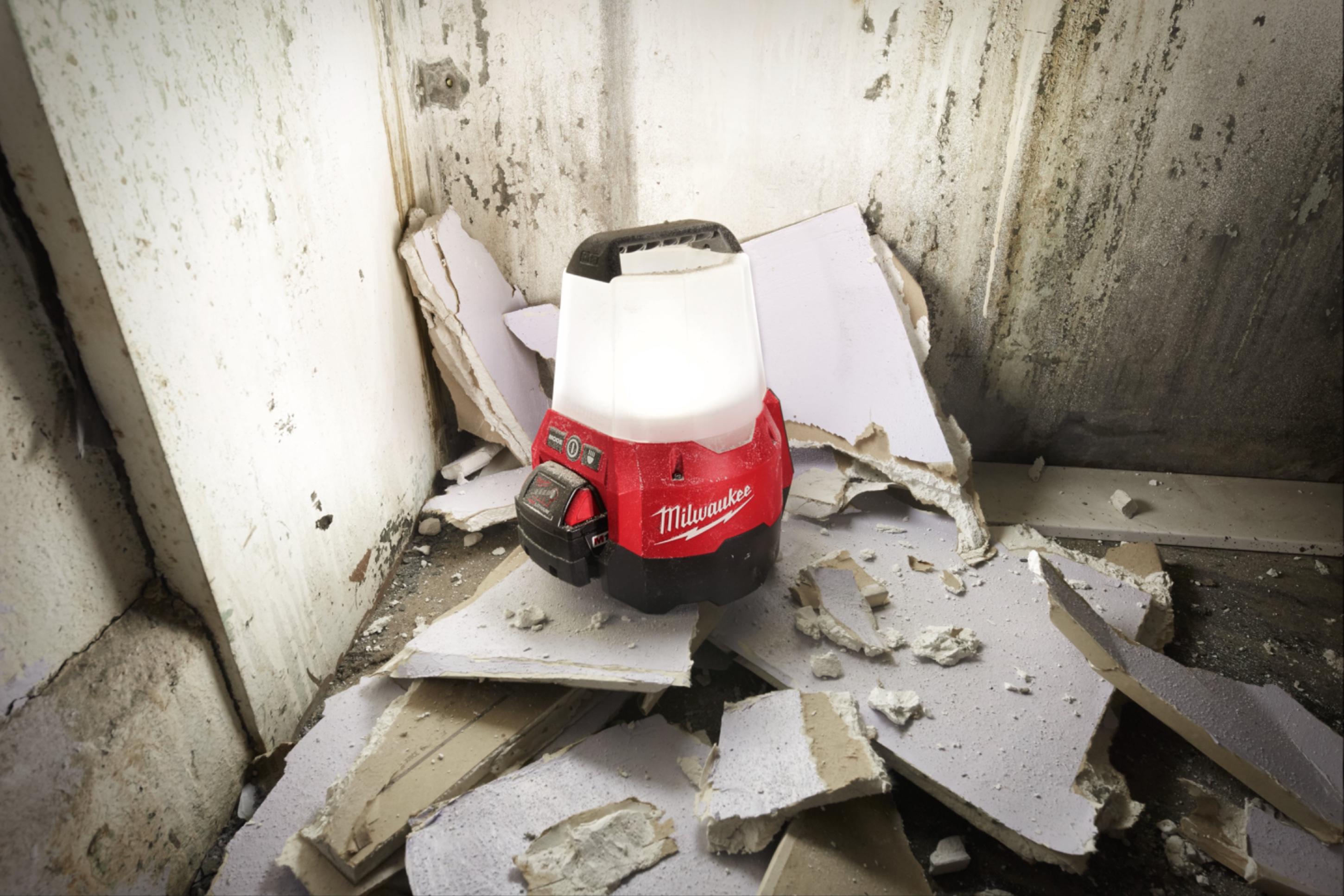 Фонарь Milwaukee M18 TAL-0 (4933464134)