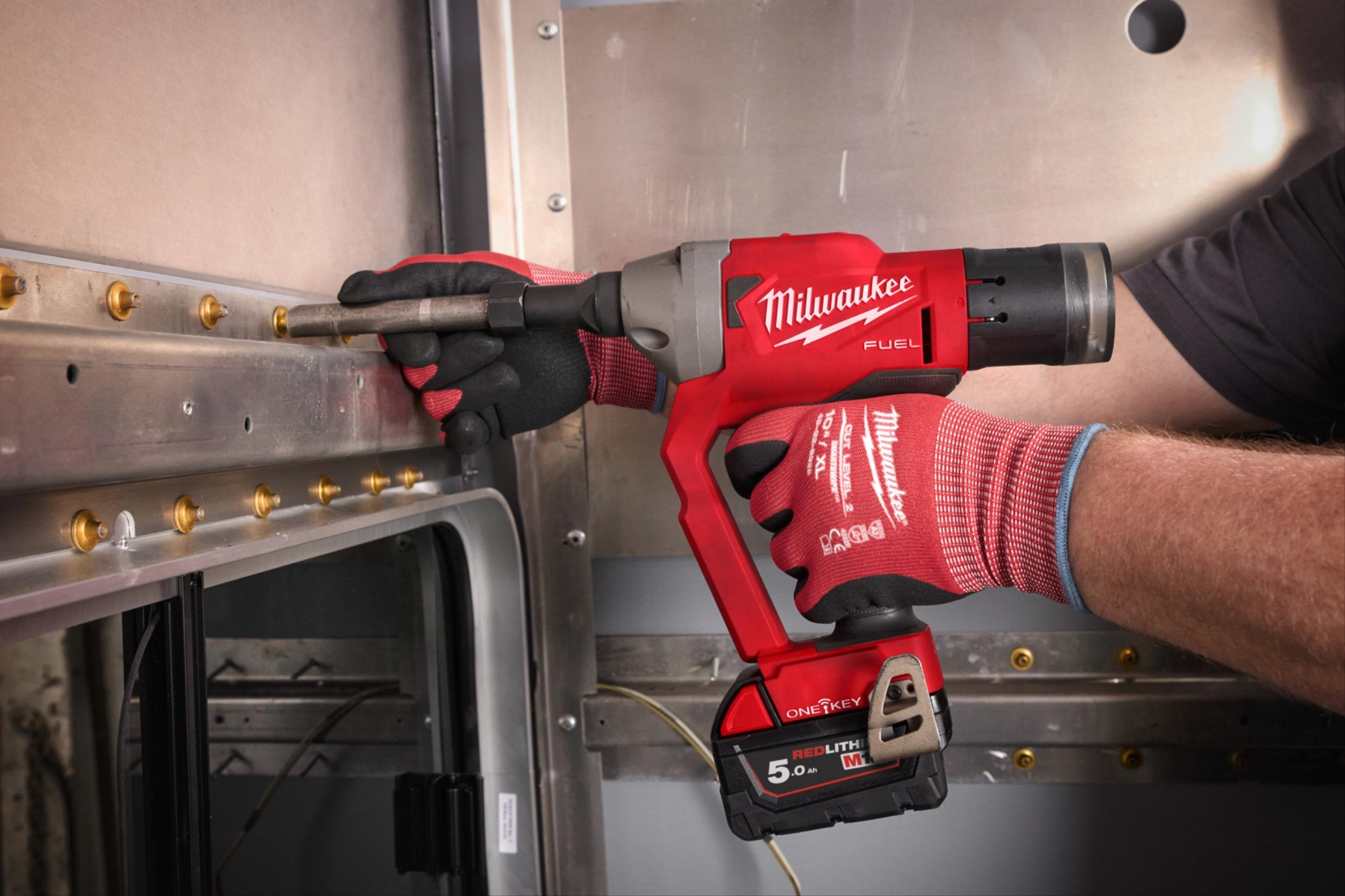 Аккумуляторный заклепочник Milwaukee M18 ONEFLT-0X (4933478637)