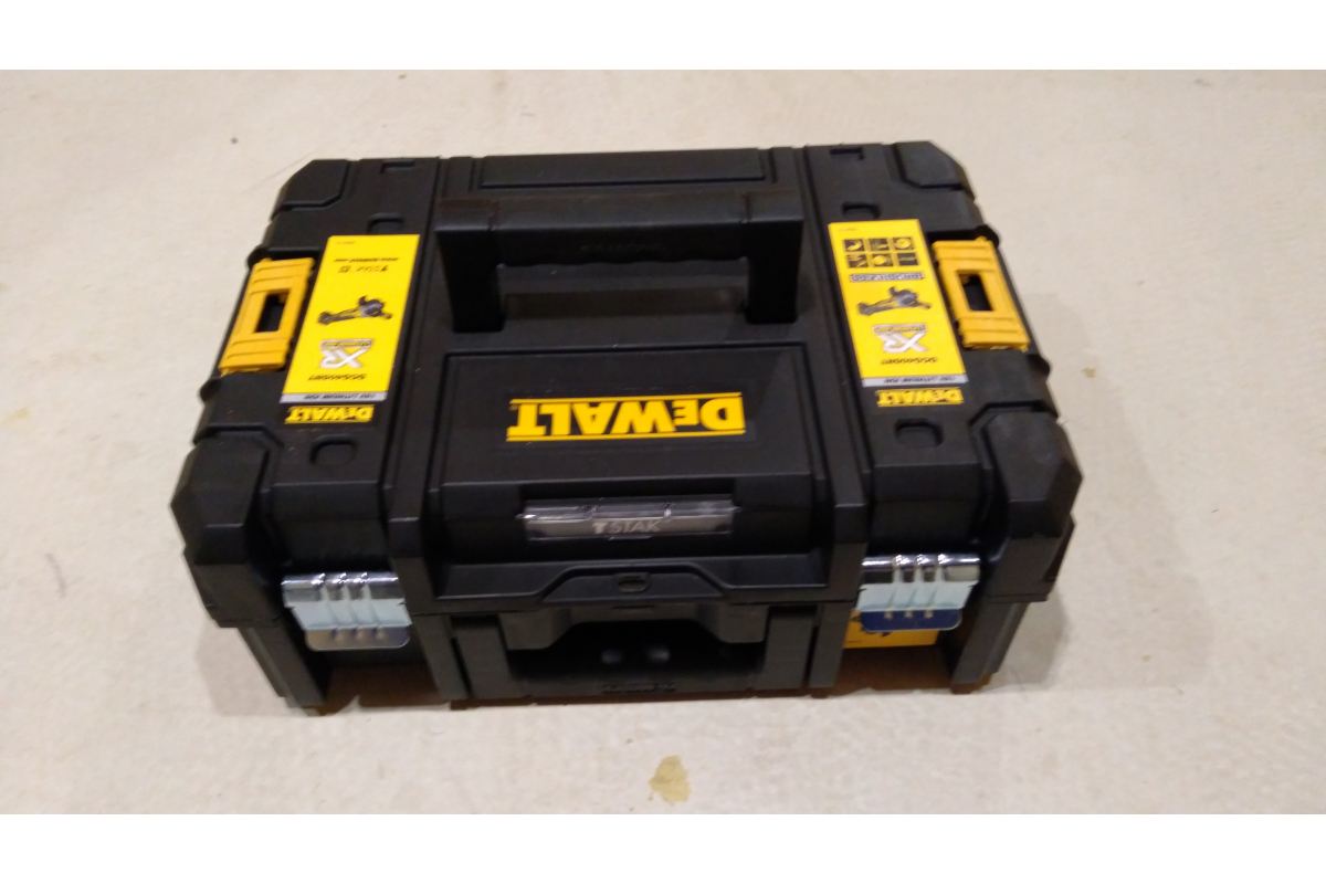 Угловая шлифмашина DeWalt DCG405NT