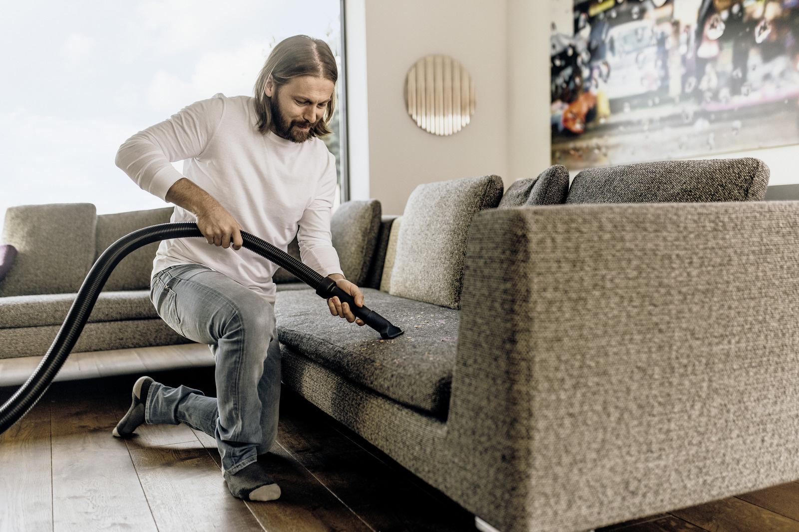 Пылесос Karcher WD 2 Plus V-12/6/18/C желтый (1.628-015.0)