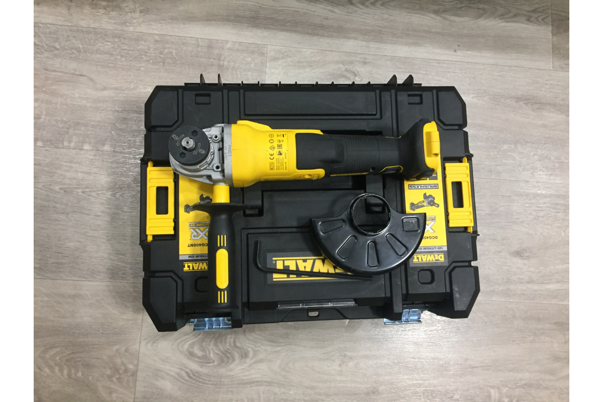 Угловая шлифмашина DeWalt DCG405NT