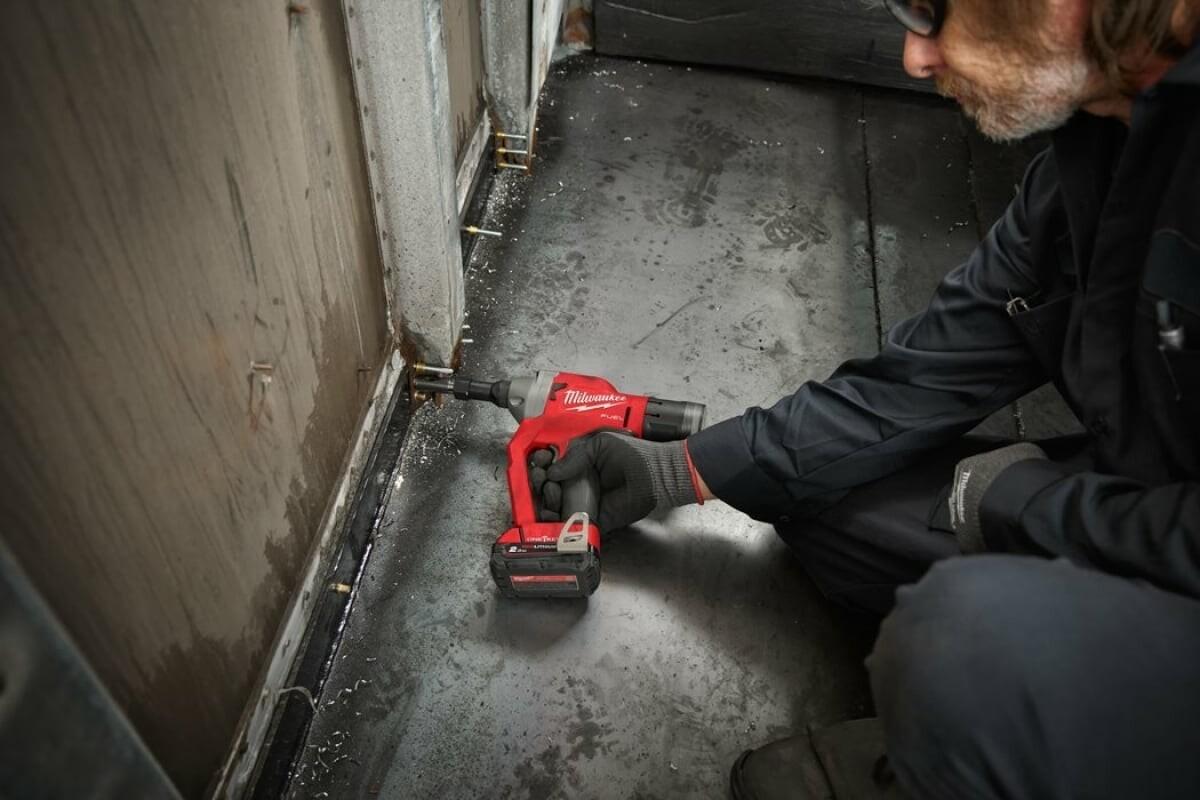 Аккумуляторный заклепочник Milwaukee M18 ONEFLT-0X (4933478637)