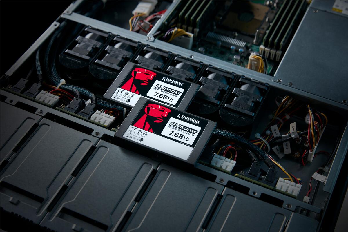 SSD диск Kingston DC600M 7680Gb (SEDC600M/7680G)