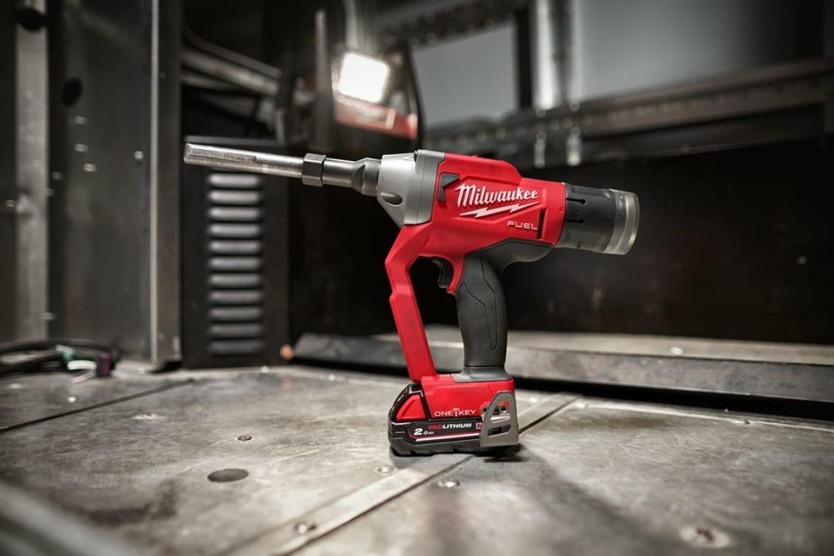 Аккумуляторный заклепочник Milwaukee M18 ONEFLT-0X (4933478637)