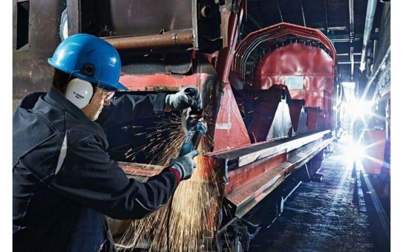 Угловая шлифмашина Bosch GWS 19-125 CIE Professional (060179P002)