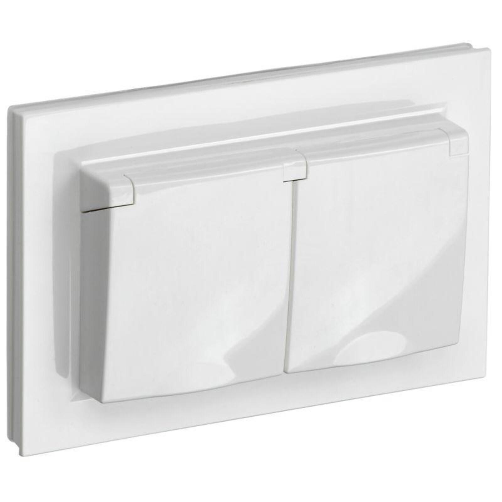 Розетка IEK Brite РСбш12-3-44-БрБ белый (BR-R26-16-44-K01-F)