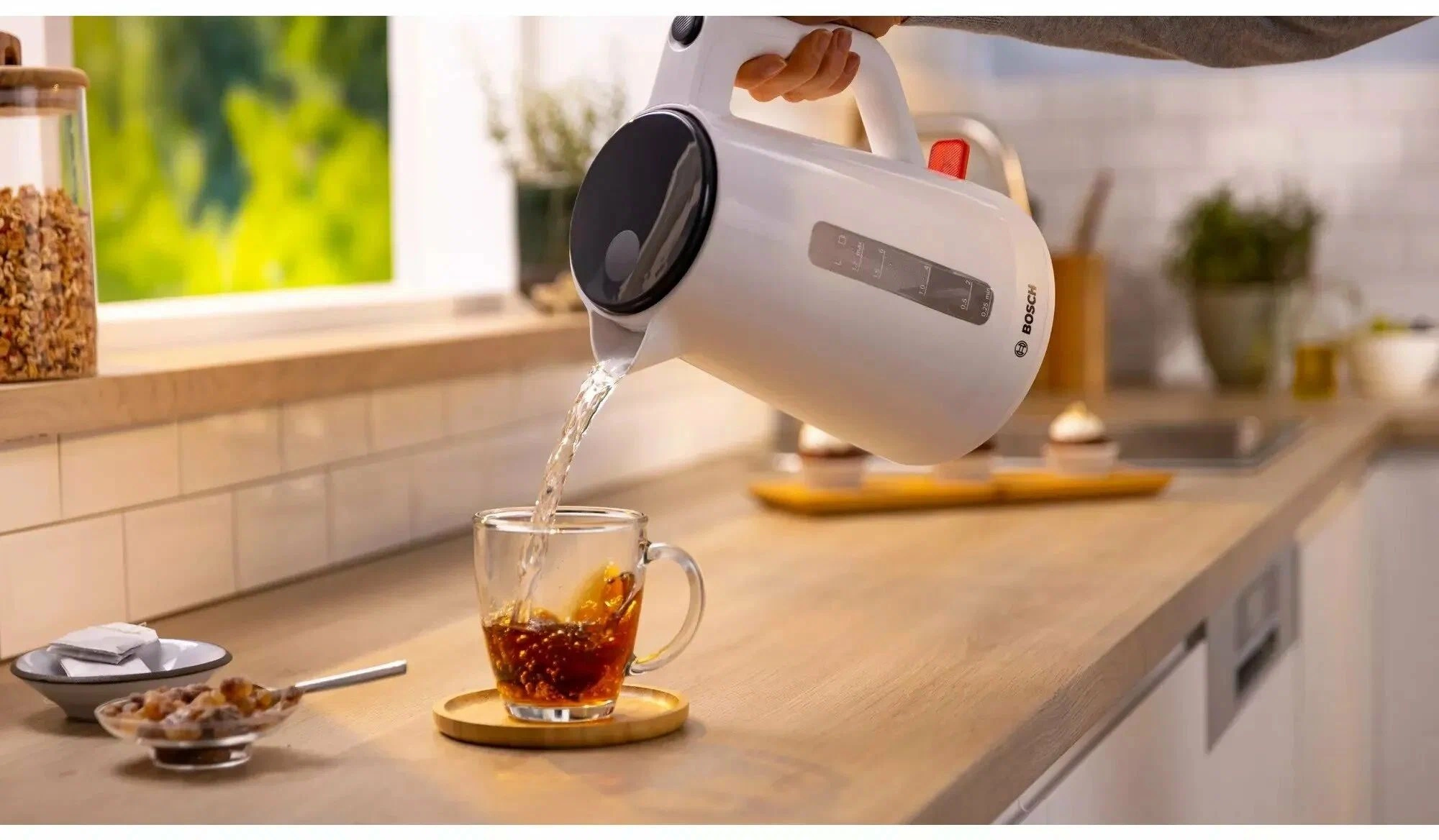 Электрочайник Bosch TWK1M121 белый