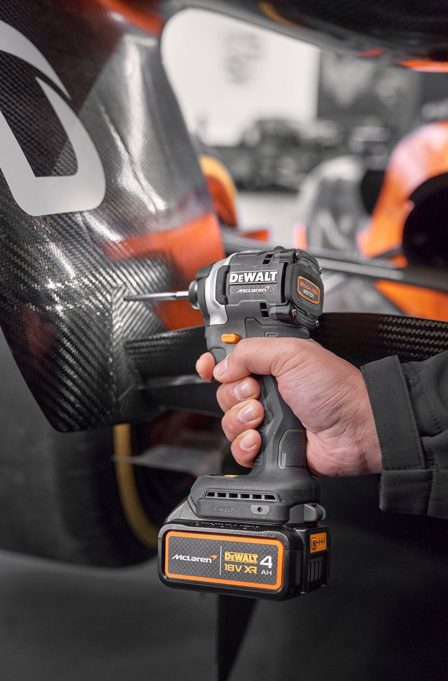Шуруповерт DeWalt DCF85MM2T-QW