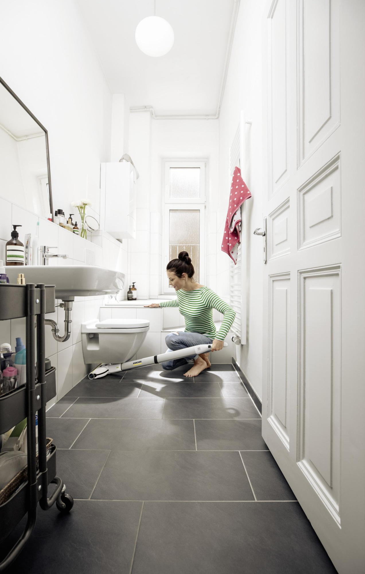 Пылесос Karcher EWM 2 белый (1.056-310.0)