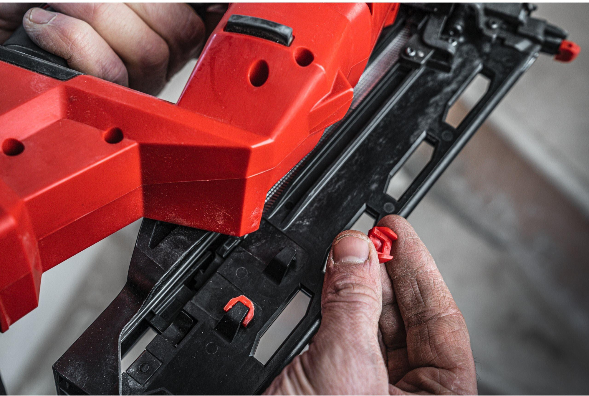 Аккумуляторный нейлер Milwaukee M18 FN16GA-202X (4933478092)