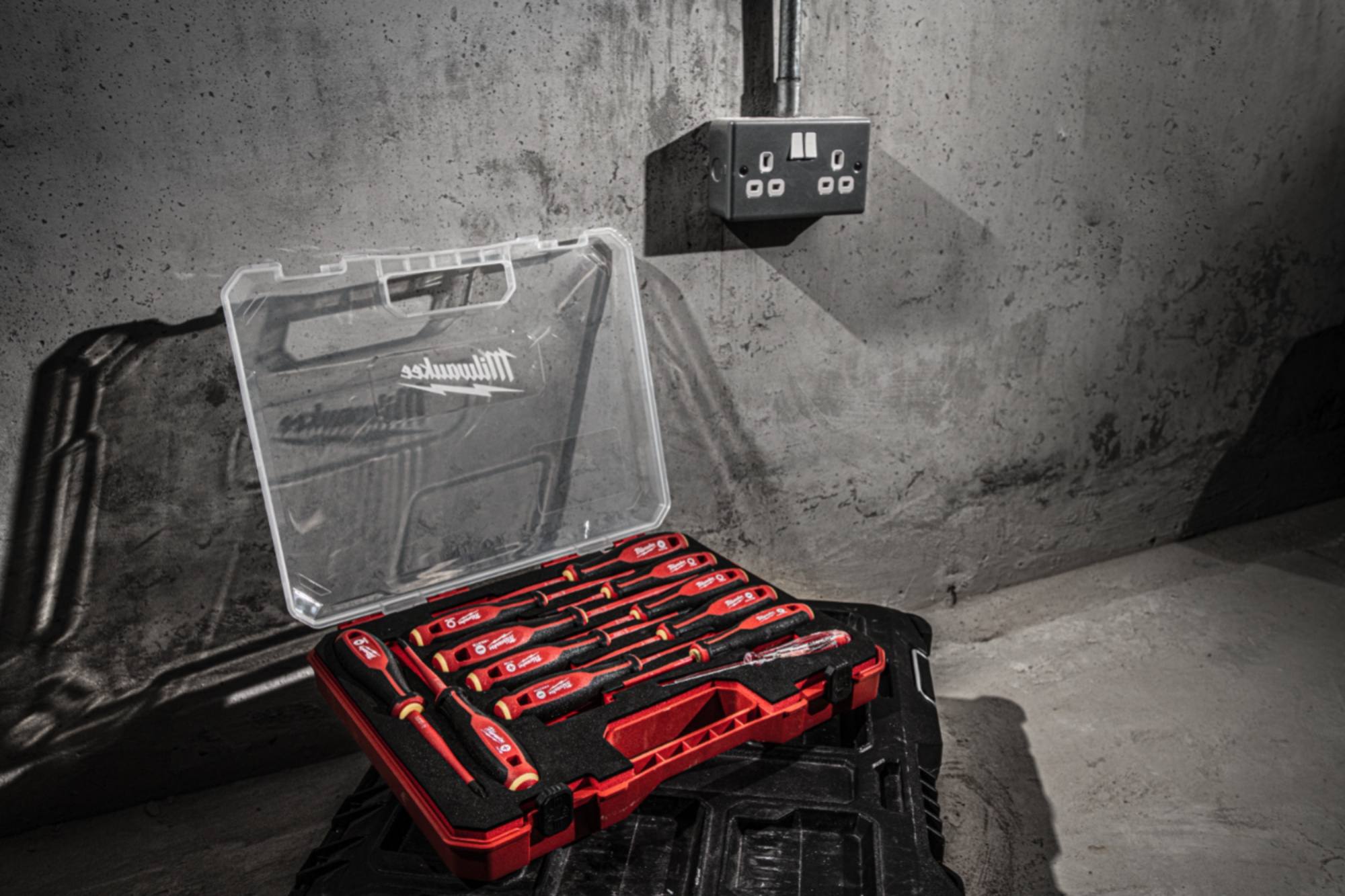 Отвертка Milwaukee VDE PZ/SL2x100 (4932478736)