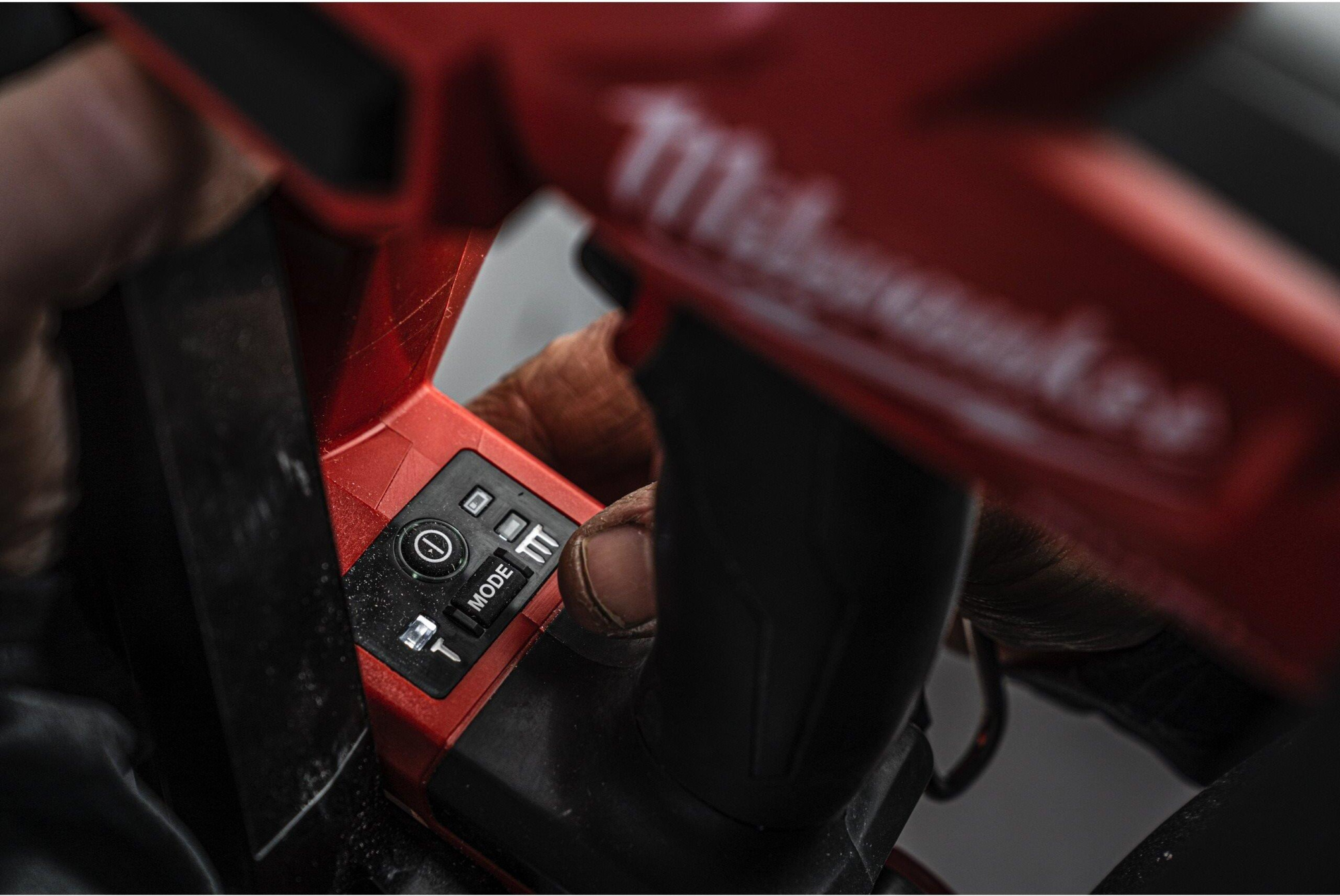 Аккумуляторный нейлер Milwaukee M18 FN16GA-202X (4933478092)